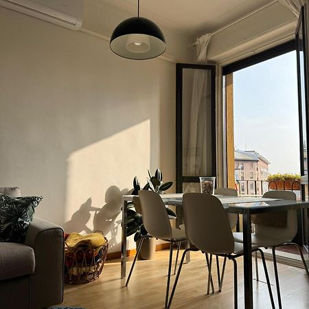 Appartamento Trilocale Con Due Balconi A Isola Porta Nuova Milano Esterno foto